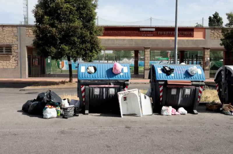 Roma ha le sue montagne (di rifiuti)