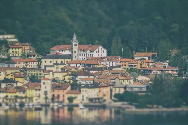 Omegna, il borgo immerso tra storia e design