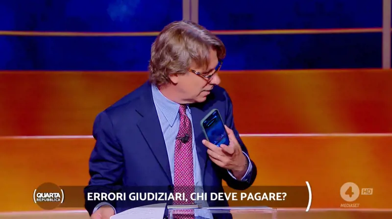 "Ma chi è che mi chiama, è pazzo?". Imprevisto in diretta per Porro