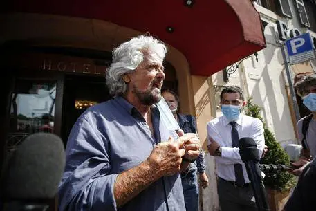 Grillo vuole gli insetti nelle mense scolastiche