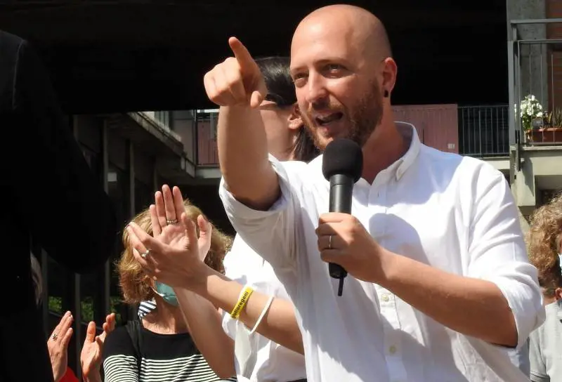 Scontro sul caso Sesto. Il candidato di sinistra: "Mie parole aberranti"