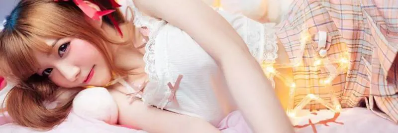 Influencer muore soffocata: "Ha mangiato di fretta per delle foto"
