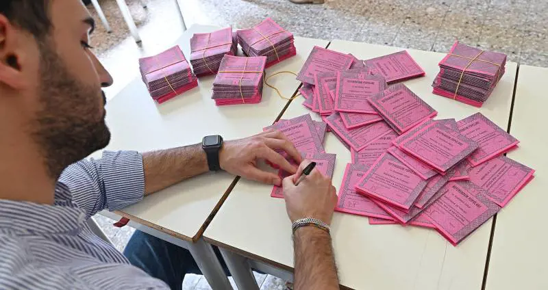 La sinistra boicotta il quorum e mobilita i suoi giornali