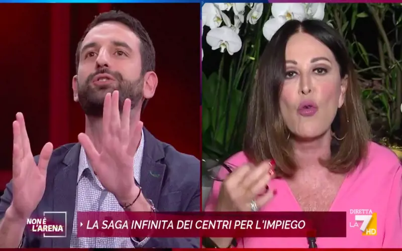 "Demenziale", "Ma come si permette?". Scoppia il caos in tv sul reddito 5S