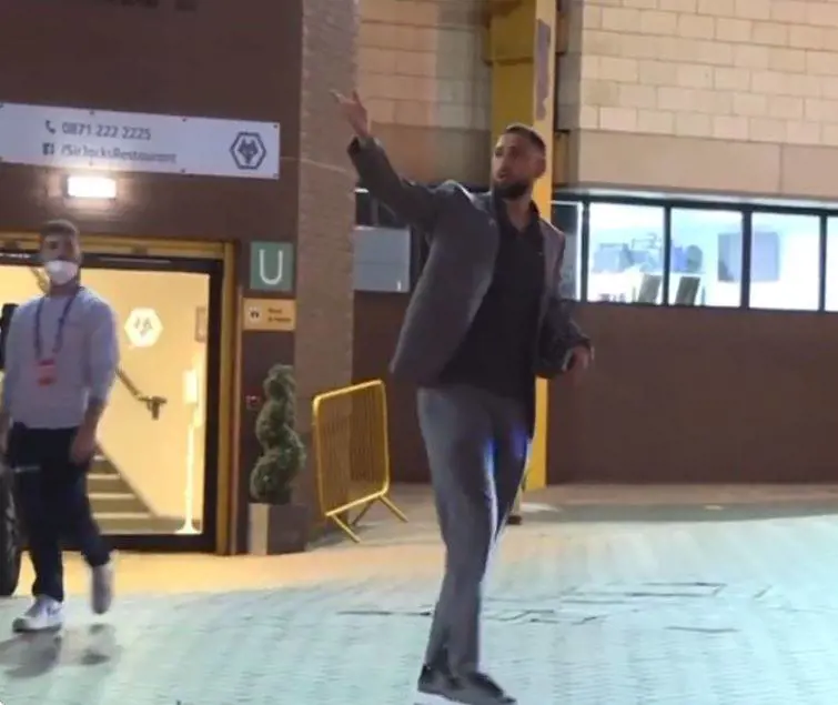 "Sei un c...". Donnarumma e la lite col tifoso del Milan