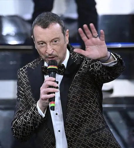 Sanremo 2023 brucia i tempi. Fuori il regolamento: "Canzoni scelte su appeal radiofonico"