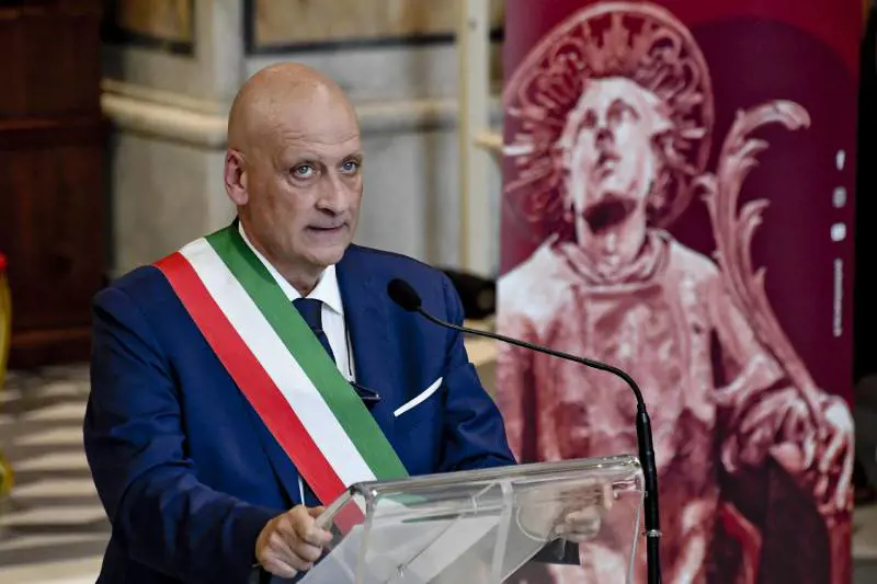 Sesso in cambio di ticket. Un video incastra il sindaco dem