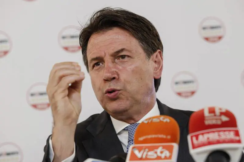Conte tiene in tasca il cartellino rosso. La scissione è soltanto rinviata