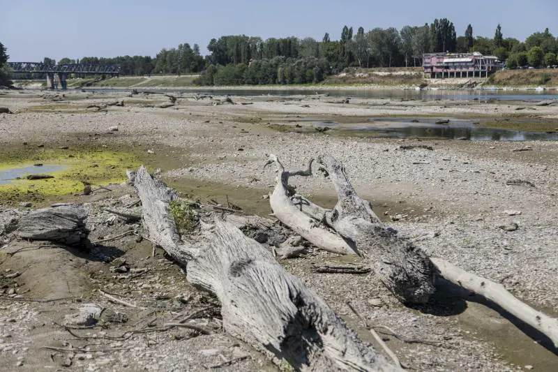 Siccità, sì all'emergenza. L'uso civile dell'acqua ora non sarà razionato. E si prega per la pioggia