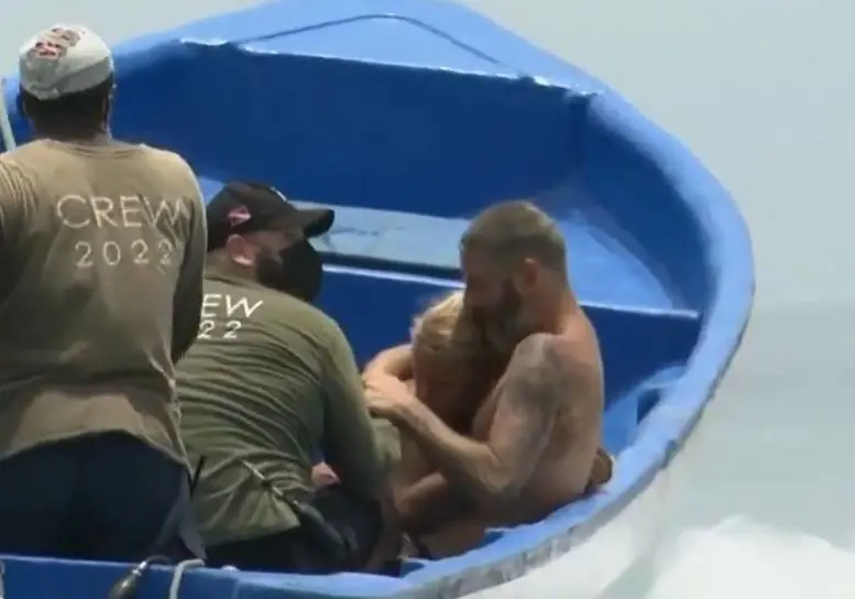 Brutto infortunio per Edoardo Tavassi all'Isola: "Piangeva, si è fatto malissimo"
