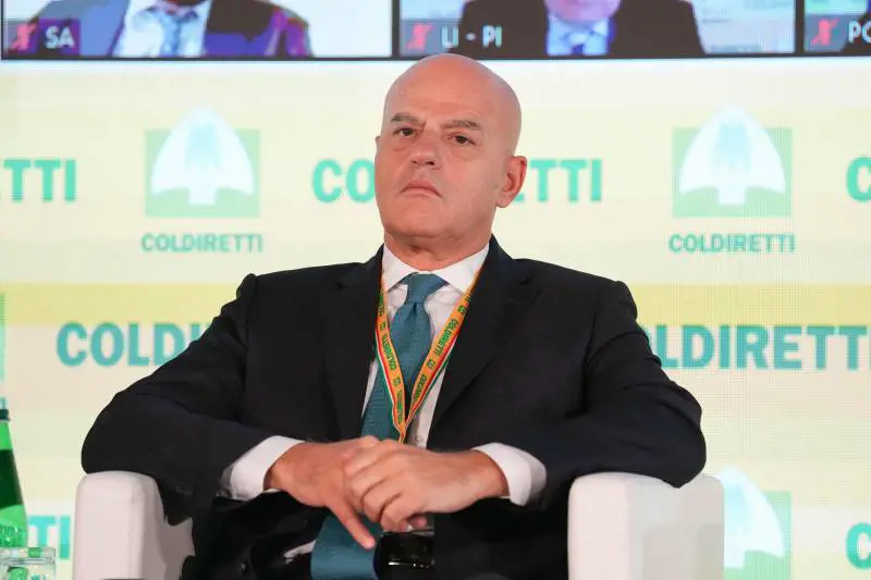 Quel top manager che porta a spasso il governo italiano in Africa ed Emirati