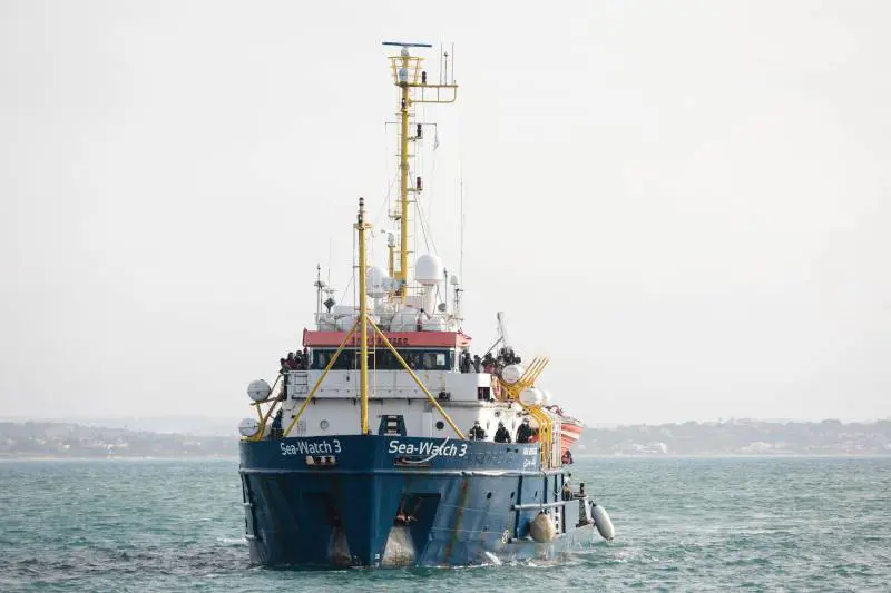 "Il governo italiano è complice". L'attacco della Ong tedesca dopo il naufragio di Lampedusa