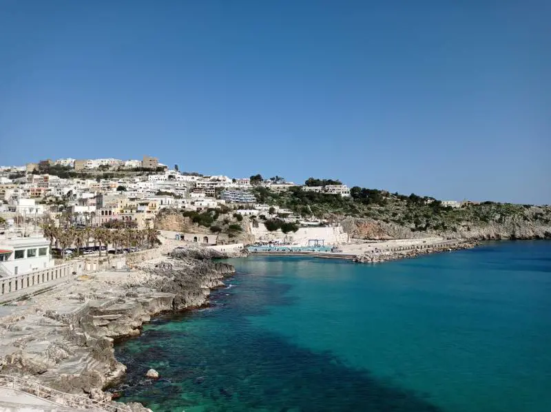 Sorgenti, grotte e ricci di mare: le bellezze di Castro Marina