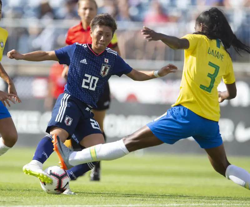 "Scegliete dove giocare". Il calcio tedesco apre ai transgender