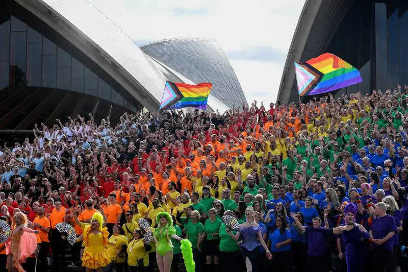 Aromanticismo, fruste e la solita sfilza di schwa. Le follie del gay pride
