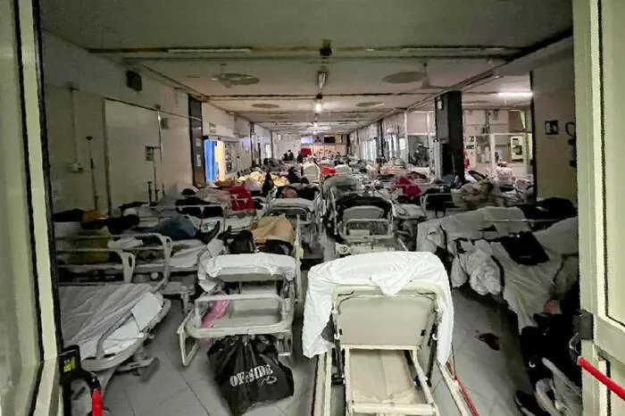 Pronto soccorso del Cardarelli in tilt: i dirigenti chiudono il reparto