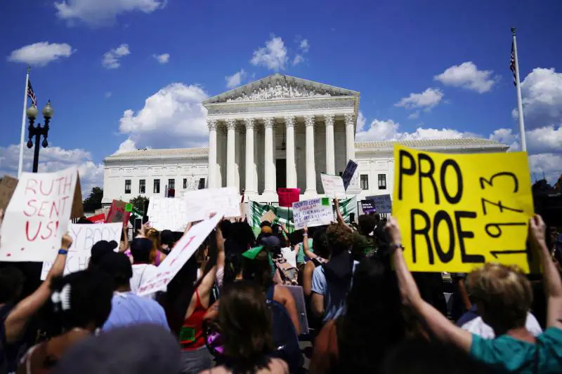 Tutta l'America in piazza per difendere l'aborto. Arizona, assalto al Senato