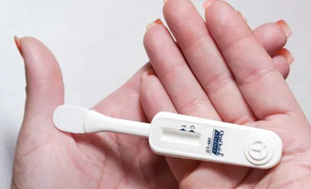Ordinare online "un test salivare sicuro, rapido e facile" per la diagnosi dei virus Hiv dell'Aids e Hcv dell'epatite C, da eseguire a casa "in autonomia e anonimato"