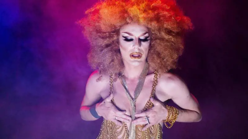 Viva il Re, drag queen educano i bambini al “mondo nuovo”. Le parole della settimana