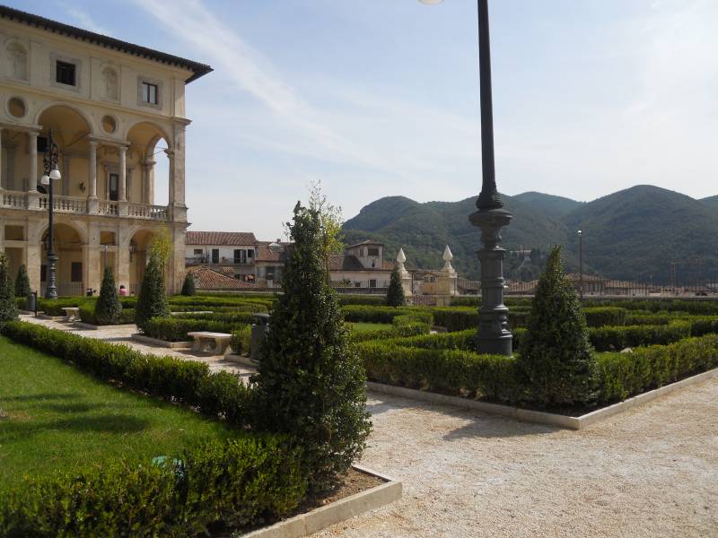Palazzo Vincentini e giardini del Vignola