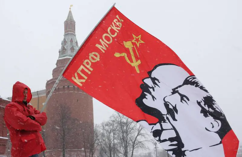 Regime di bugie che ricalca la farsa Urss