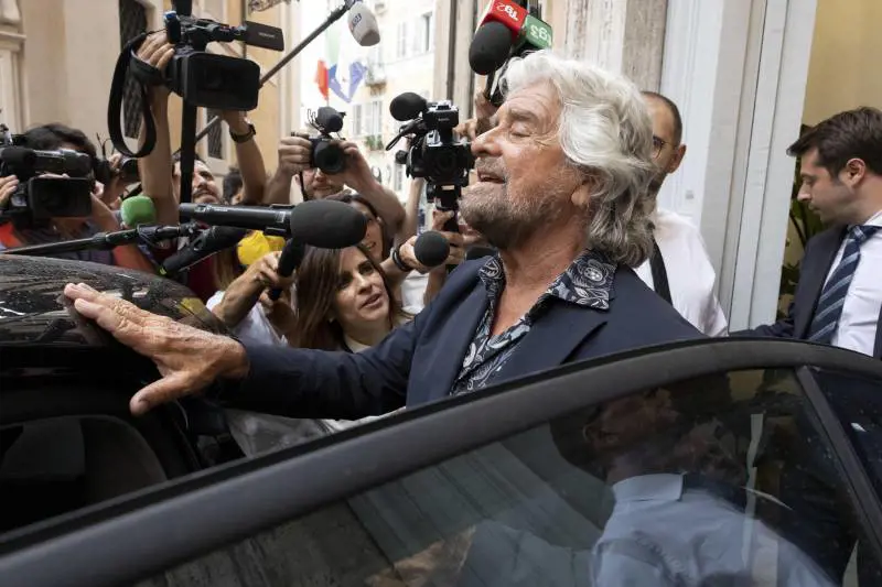 Grillo pensa alle rapine in Danimarca: tutto fa brodo per promuovere il tour