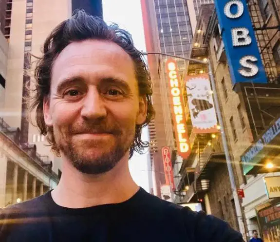 Tom Hiddleston e Zawe Ashton, le due star Marvel annunciano il primo figlio
