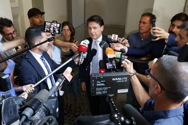 I 5s divisi sono più deboli: Conte al 12%, Di Maio al 2%. E Grillo vuole tornare a teatro