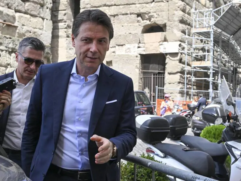 M5s blocca il dl Aiuti e infiamma l'Aula. "Fermano 16 miliardi"