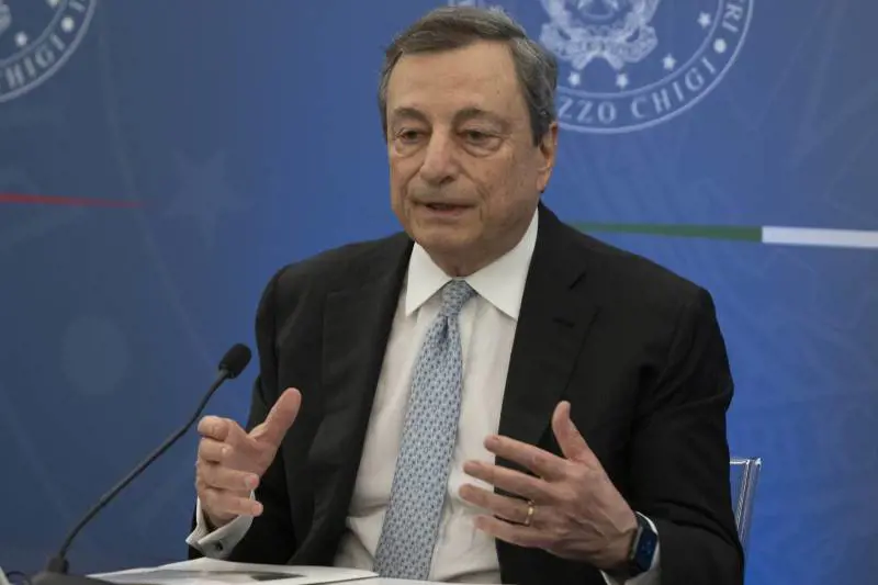 Draghi si prepara alla "verifica" con i partiti in Aula. Il Colle in ansia invoca stabilità