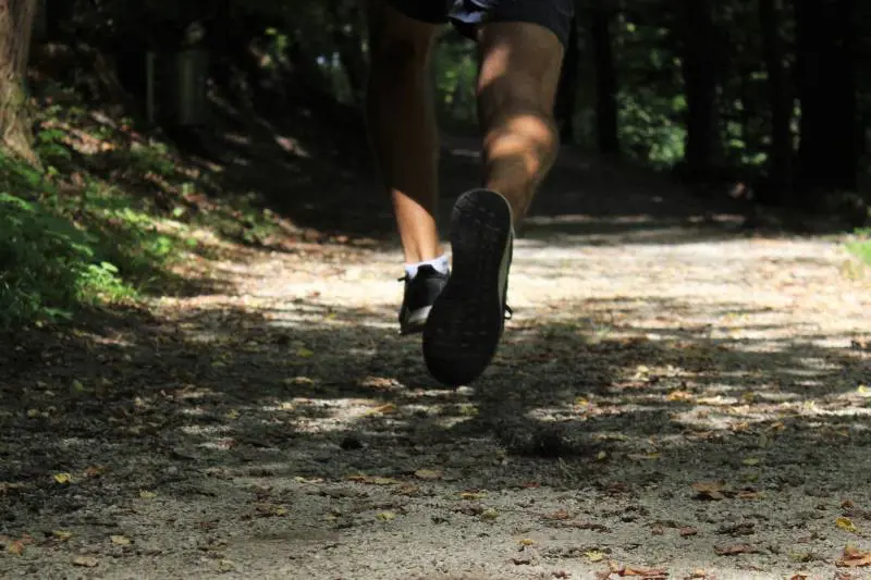 Stiramento muscolare, cosa fare e i rimedi naturali migliori