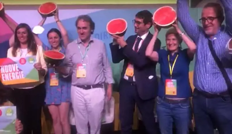 Dalle accuse al "cocomero": nasce il partito verde fuori e rosso dentro