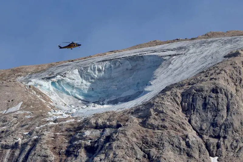 Marmolada chiusa: possibili altri crolli. Installato un radar che "capta" le frane. "Giù in 10 secondi"