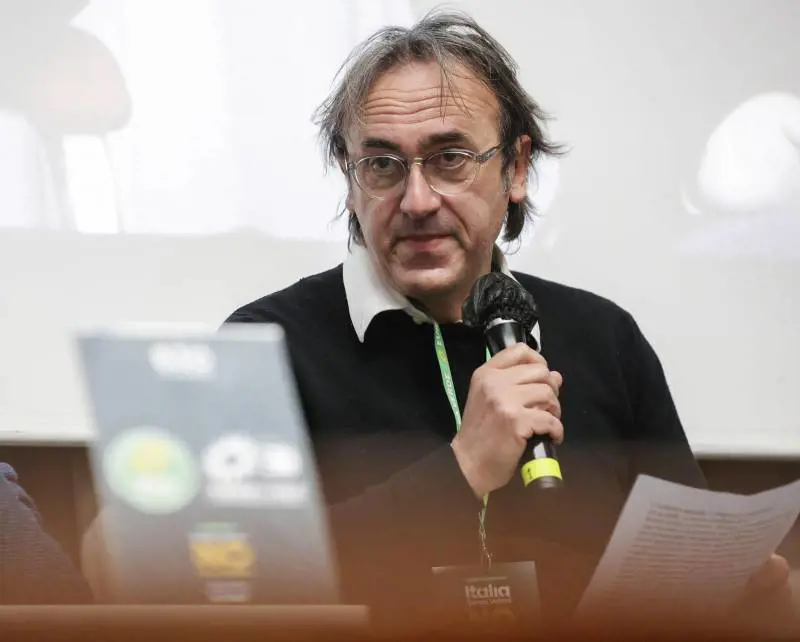 "L'ammucchiata sarà inevitabile. Calenda? Un incompetente"