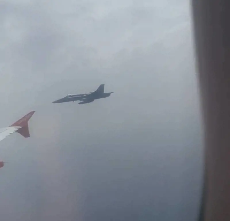 Allarme bomba nei cieli, si alzano i jet militari: ma era una bufala