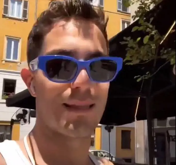 Tommaso Zorzi a gamba tesa sui tassisti: "Ora basta. Lo sciopero? Un ricatto"