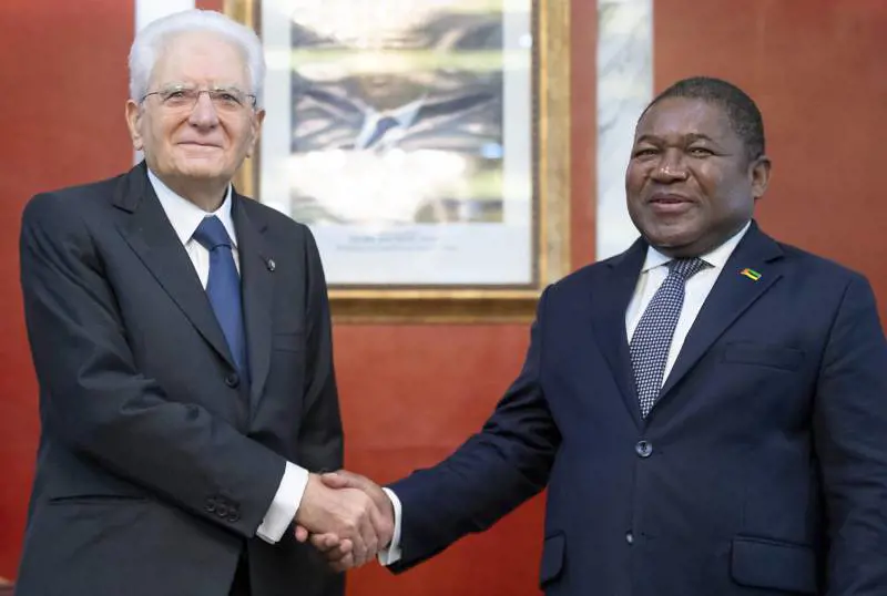 Mattarella e Casellati in Africa. La caccia alle risorse svuota i Palazzi