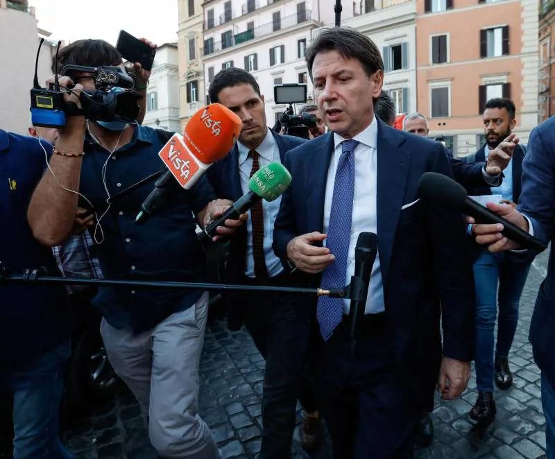 L'ultima minaccia di Conte: "Il M5S ha già un piede fuori dal governo"