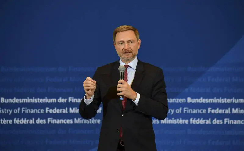 "Più responsabilità": il diktat del falco Lindner che minaccia l'Italia