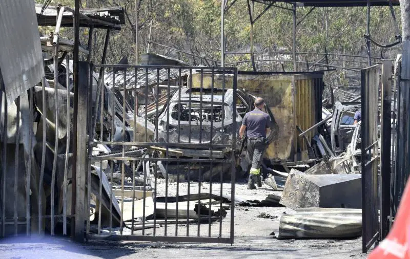 Roma in fiamme, rogo doloso. La pista della filiera dei rifiuti