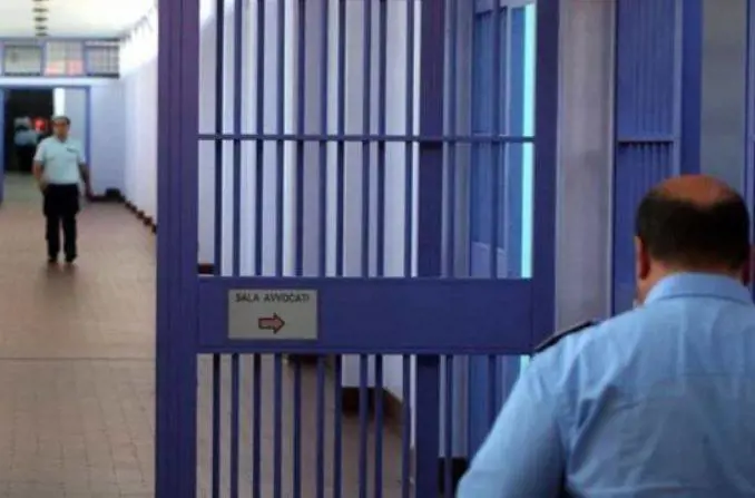 Il figlio di "Sandokan" aggredisce un agente in carcere