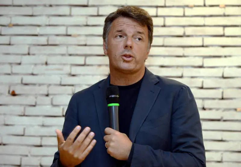 Renzi spinge sul terzo polo: "Pronto a correre da solo. E su Calenda..."