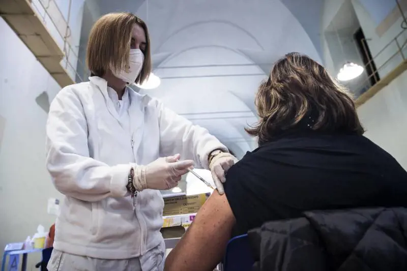 Quarta dose al via per over 60 e fragili. "Partiamo subito". In arrivo a settembre i vaccini anti Omicron