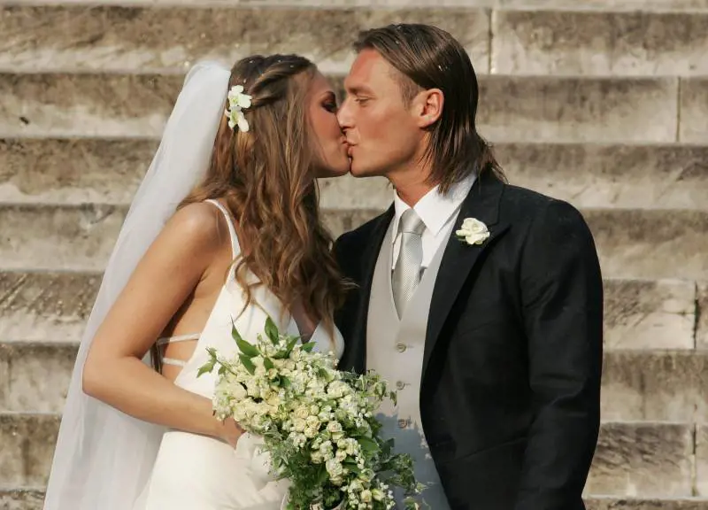 Il comunicato, le foto con l'altra e la lite: l'ultimo atto della separazione tra Totti e Blasi