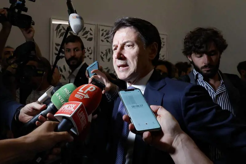 Grillini in riunione permanente: tutti contro tutti. E Conte litiga coi suoi ministri