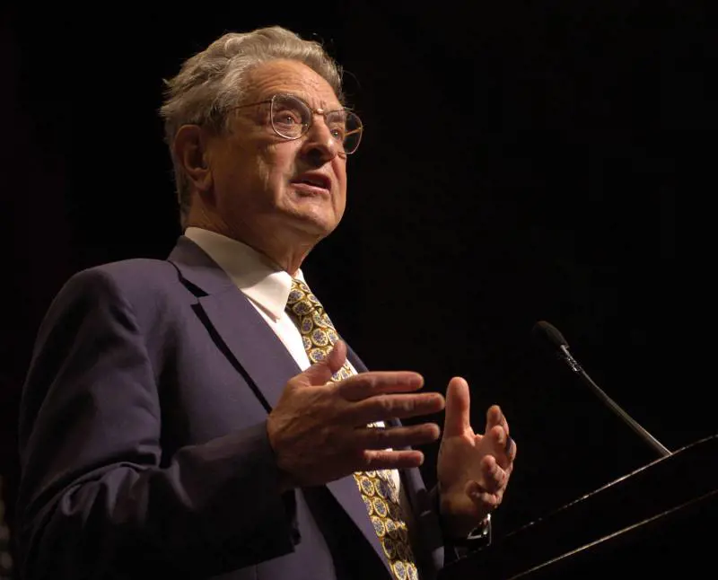 Il "gruppo di amici" tra emiri ed europei con l'ombra di Soros