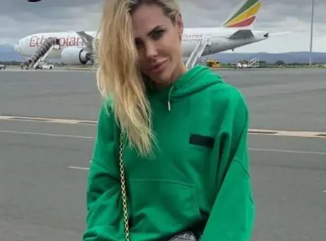 Ilary scappa dal gossip e vola all'estero: "Vacanza-fuga in Tanzania"