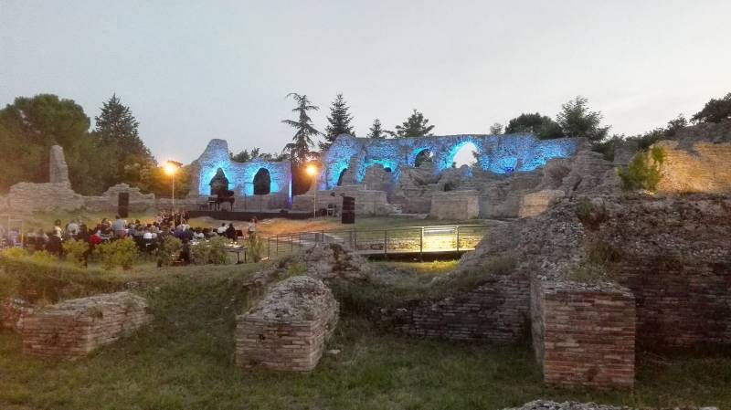 Anfiteatro romano Helvia Recina