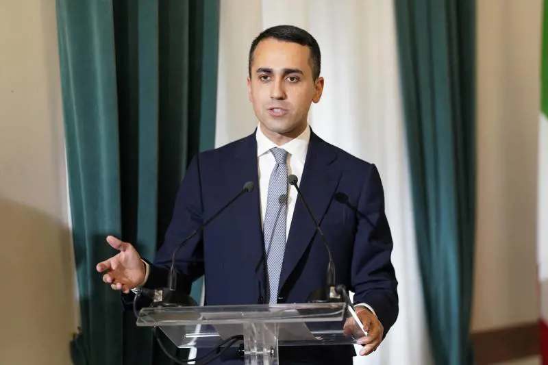 "I nostri ambasciatori possono far cambiare i governi...": la frecciata russa a Di Maio