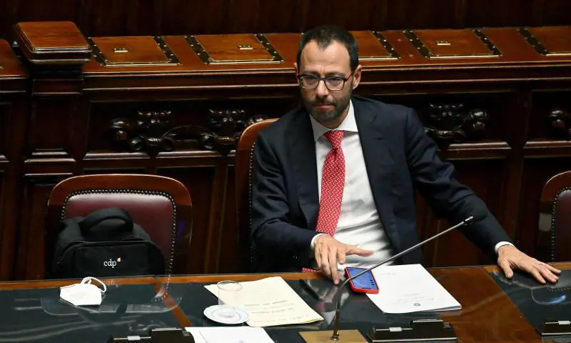 "Si dimettano". I ministri "contiani" nel mirino